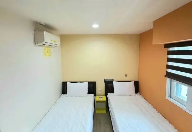 Deluxe Netflix Twin Room