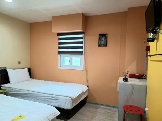 Deluxe Netflix Twin Room