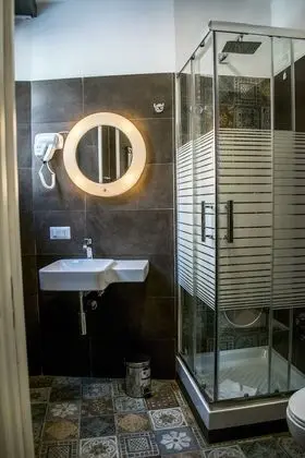 Dört Kişilik Oda, Banyolu/Duşlu