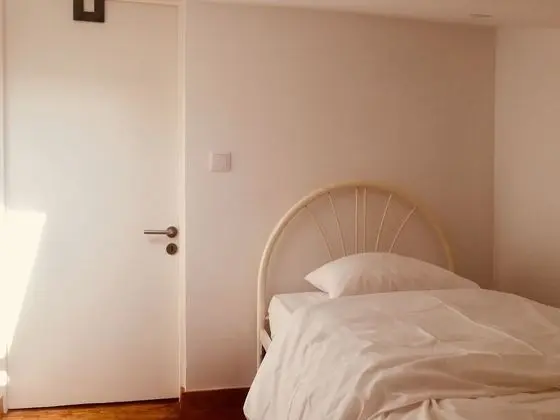 Büyük Yataklı Tek Kişilik Oda, Ortak Banyo