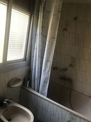 Tek Büyük Yataklı Oda, Ortak Banyo