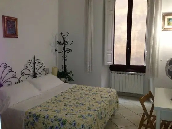 Tek Büyük veya İki Ayrı Yataklı Oda, Ortak Banyo
