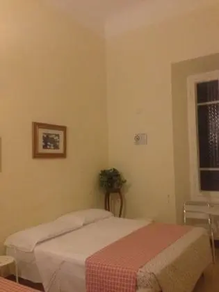 Üç Kişilik Oda, Ortak Banyo