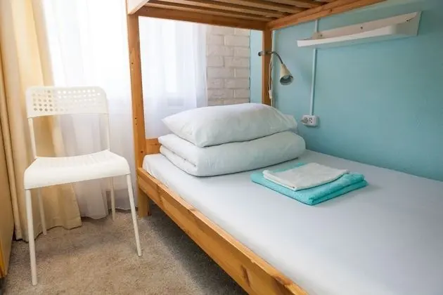 İki Ayrı Yataklı Oda, Ortak Banyo