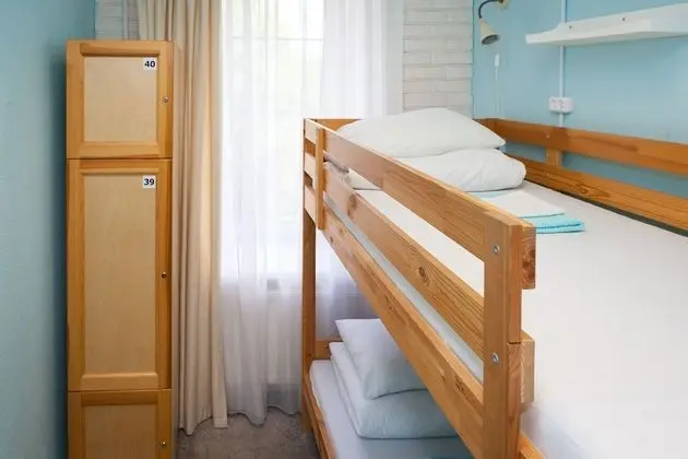 İki Ayrı Yataklı Oda, Ortak Banyo