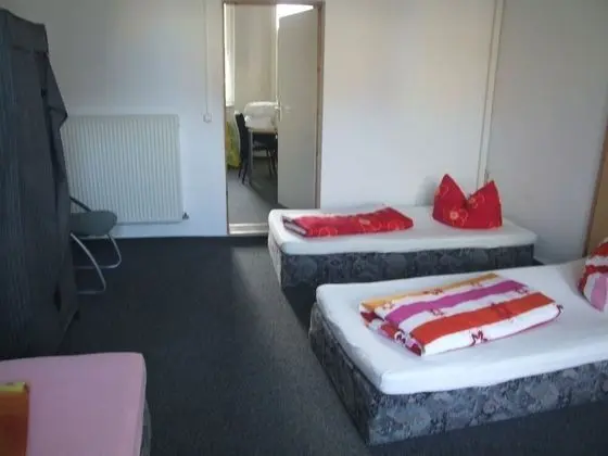 Basic Üç Kişilik Oda, Ortak Banyo (gemeinsame Küche)