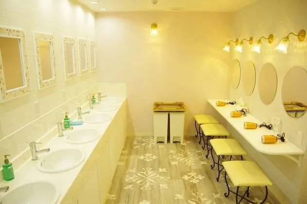 Ortak Ranzalı Oda, Sadece kadınlar için (40-Bed)