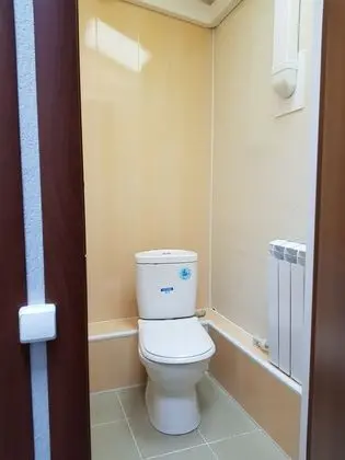 Economy Üç Kişilik Oda, Ortak Banyo