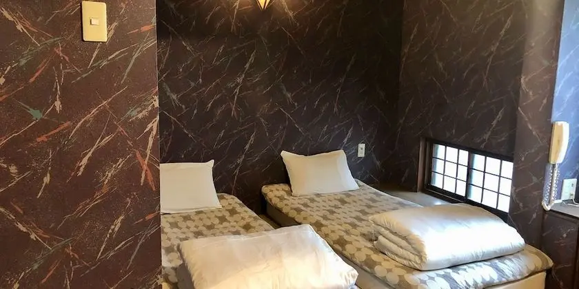 Basic Üç Kişilik Oda, Sigara İçilmez