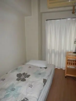 Tek Kişilik Oda, Ek Bina