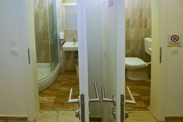 Standard Private Sixtuple Room