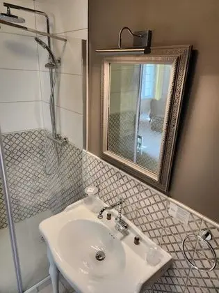 Tek Büyük Yataklı Oda, Banyolu/Duşlu, Bahçe Manzaralı (Chambre Chateau)