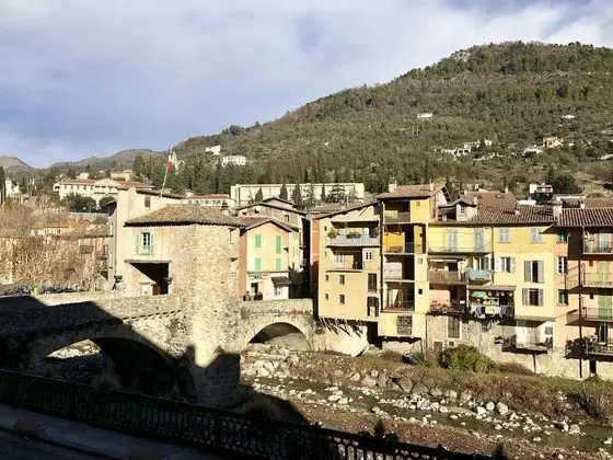 Dört Kişilik Oda, Sigara İçilmez