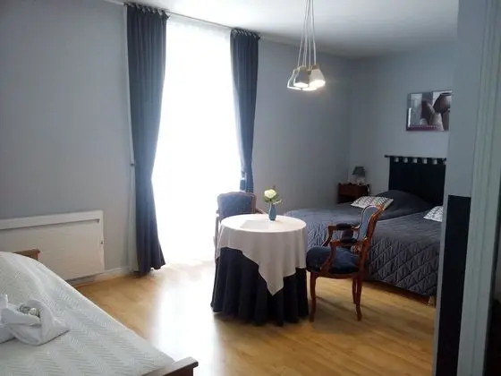 Üç Kişilik Oda, Sigara İçilmez