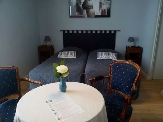 Üç Kişilik Oda, Sigara İçilmez