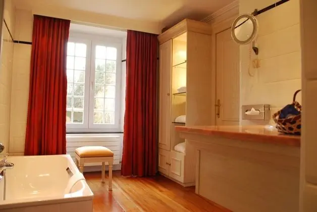 Junior Tek Büyük veya İki Ayrı Yataklı Oda