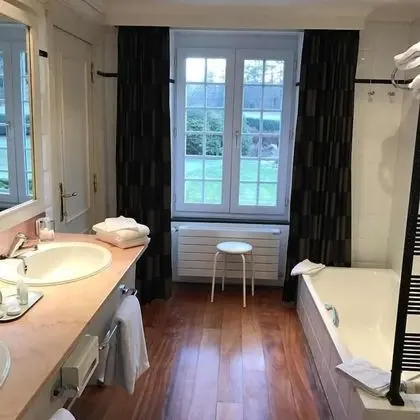 Junior Tek Büyük veya İki Ayrı Yataklı Oda