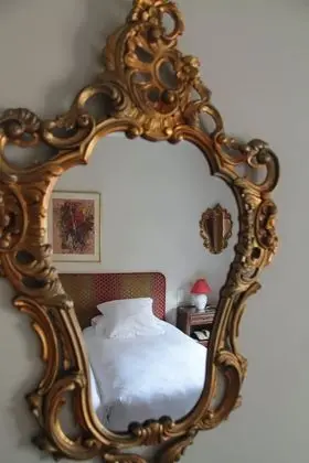 Traditional Tek Büyük Yataklı Oda