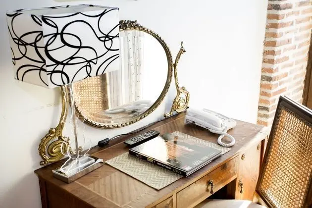 Büyük Yataklı Tek Kişilik Oda