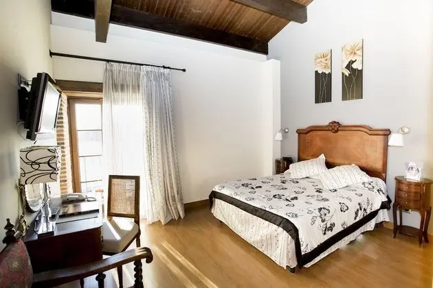 Büyük Yataklı Tek Kişilik Oda