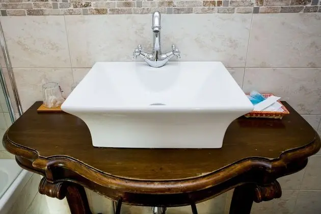 Büyük Yataklı Tek Kişilik Oda