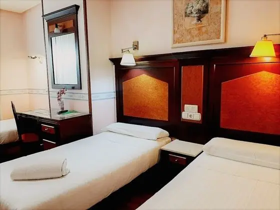 Üç Kişilik Oda