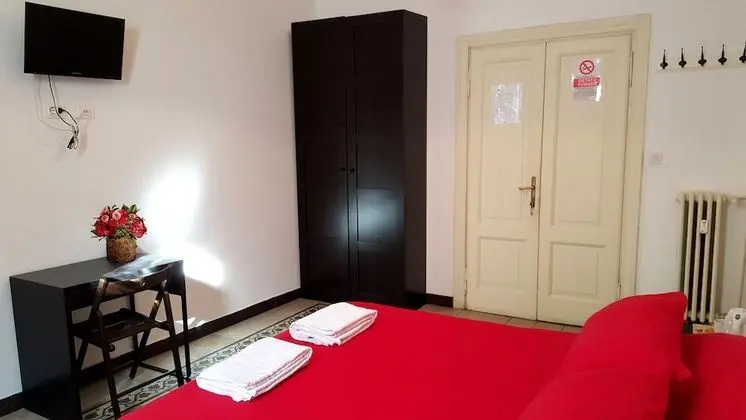 İki Ayrı Yataklı Oda, Ortak Banyo