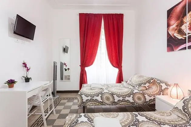 İki Ayrı Yataklı Oda, Ortak Banyo