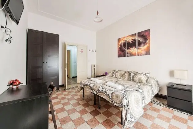 İki Ayrı Yataklı Oda, Ortak Banyo