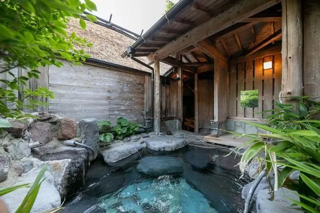 Traditional Ev (Japanese Style, Hoteinoma)