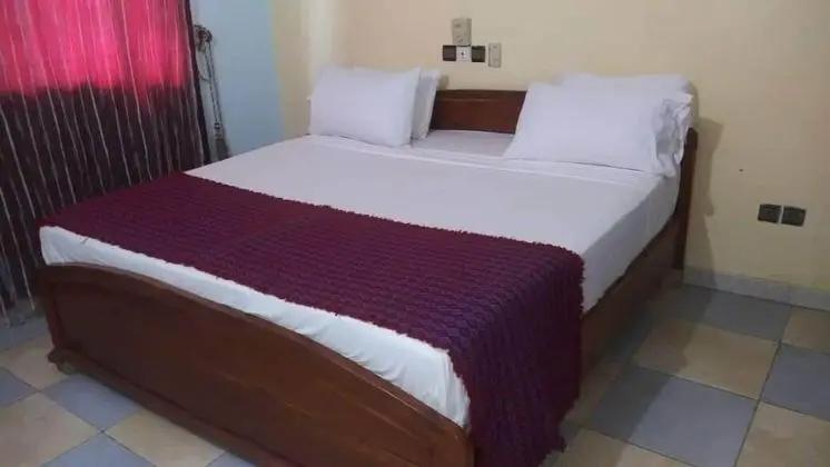 Standard Tek Büyük Yataklı Oda