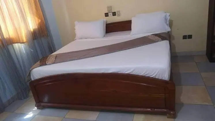 Standard Tek Büyük Yataklı Oda