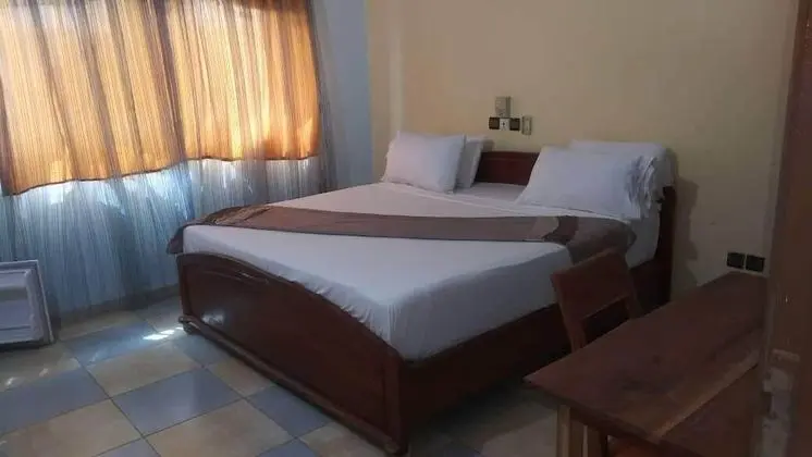 Standard Tek Büyük Yataklı Oda