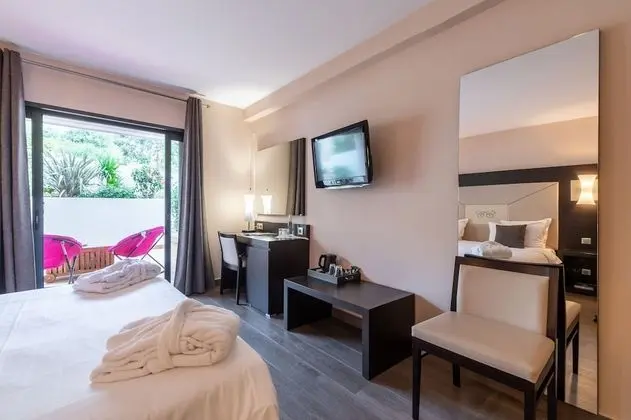 Deluxe Tek Büyük Yataklı Oda