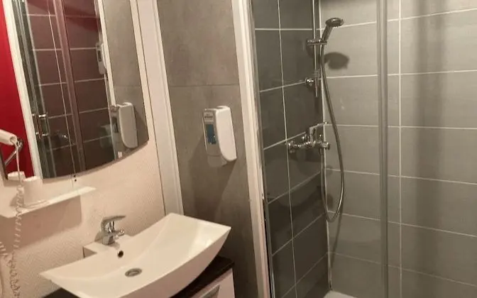 Comfort Tek Büyük Yataklı Oda