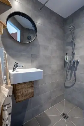 Economy Tek Büyük Yataklı Oda, Balkon, Deniz Manzaralı (recyclage)