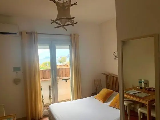 Superior Tek Büyük Yataklı Oda, Balkon, Deniz Manzaralı (bois flotté)