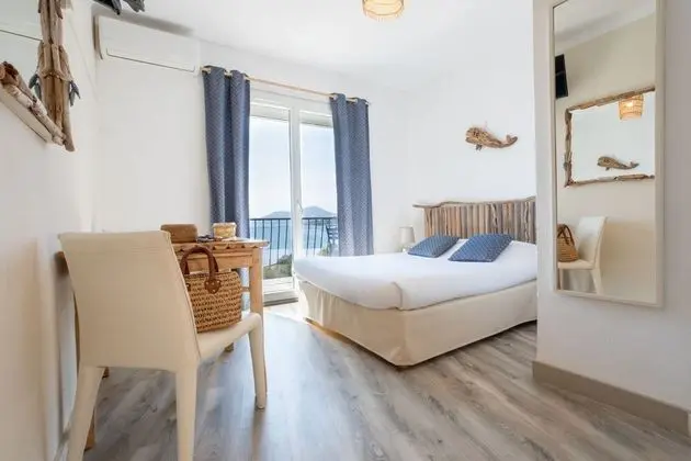 Superior Tek Büyük Yataklı Oda, Balkon, Deniz Manzaralı (bois flotté)