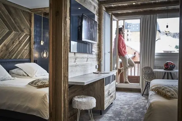 Standard Tek Büyük veya İki Ayrı Yataklı Oda, Balkon, Dağ Manzaralı (South Facing)