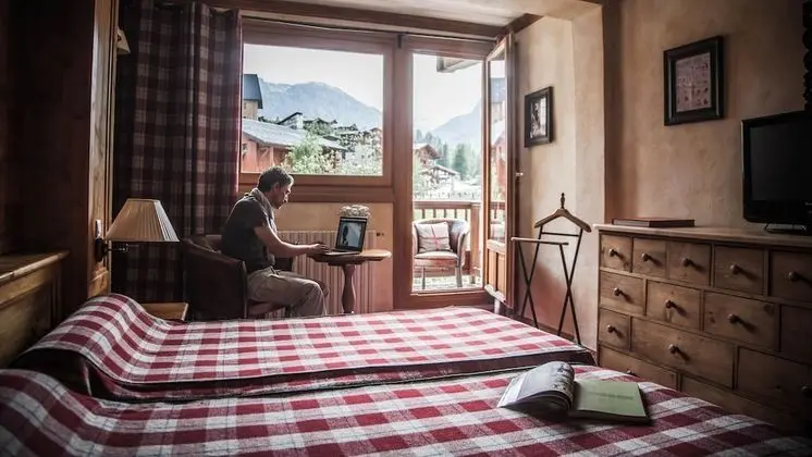 Standard Tek Büyük veya İki Ayrı Yataklı Oda, Balkon, Dağ Manzaralı (South Facing)