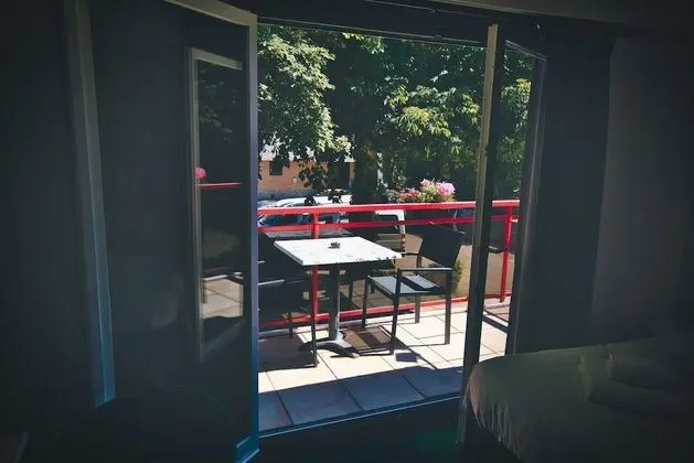 Private Dorm with Balcony