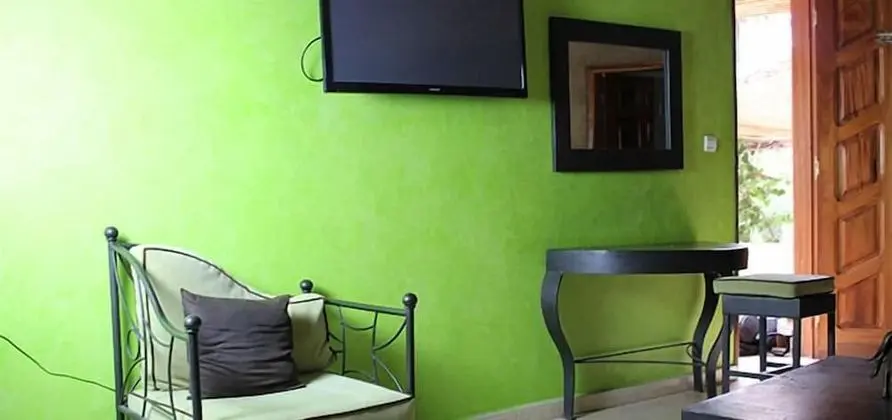 Basic Büyük Yataklı Tek Kişilik Oda, 1 Büyük (Queen) Boy Yatak, Sigara İçilmez, Havuz Manzaralı