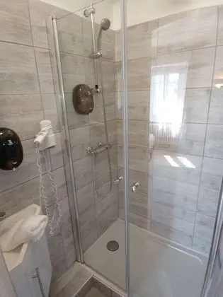 Tek Büyük Yataklı Oda, Özel Banyo
