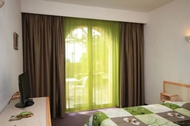Comfort Tek Büyük Yataklı Oda (Côté Jardin)