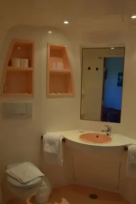 Üç Kişilik Oda
