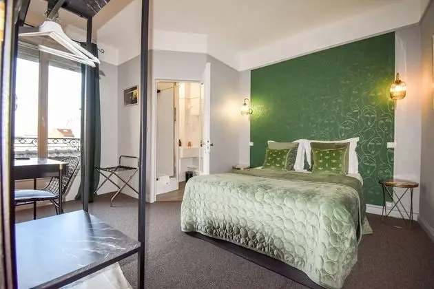 Comfort Tek Büyük Yataklı Oda
