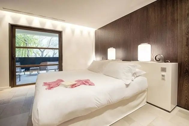 Design Tek Büyük Yataklı Oda (with Shower)