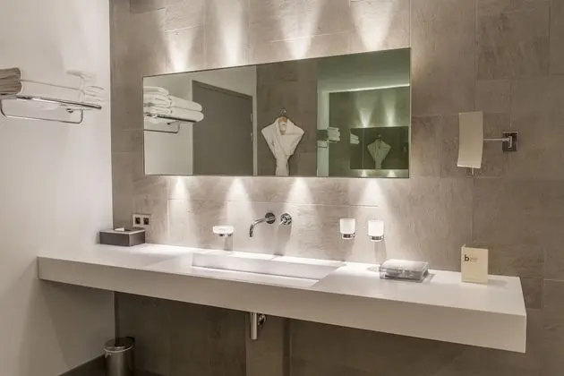Design Tek Büyük Yataklı Oda (with Shower)