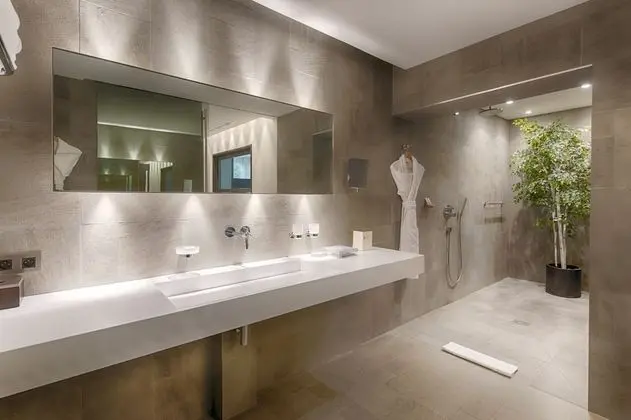 Design Tek Büyük Yataklı Oda (with Shower)