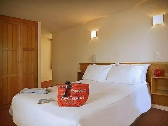 Standard Tek Büyük veya İki Ayrı Yataklı Oda, 1 Çift Kişilik veya 2 Tek Kişilik Yatak